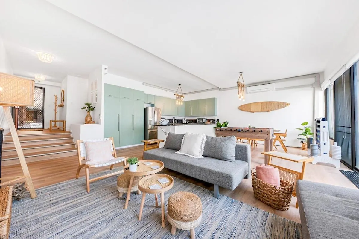Bright Beach Style Condo Steps To Pool, Hot Tub And Parking Honolulu
