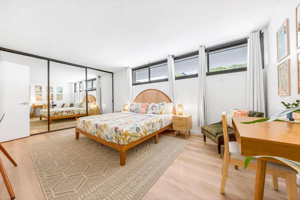 Bright Beach Style Condo Steps To Pool, Hot Tub And Parking Honolulu 0*,  United States