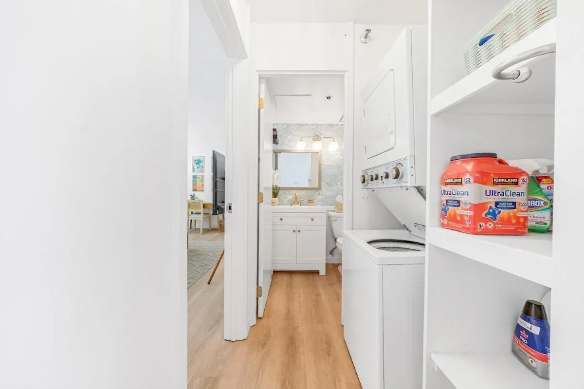 Bright Beach Style Condo Steps To Pool, Hot Tub And Parking Honolulu 0*,