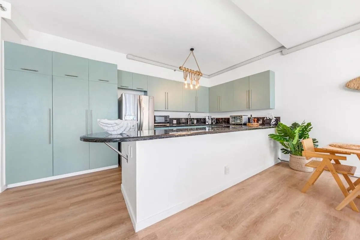 Bright Beach Style Condo Steps To Pool, Hot Tub And Parking Honolulu 0*,