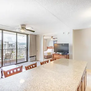Apartment Deluxe Studio Near Waikiki Beach - Free Parking & Outdoor Pool, Honolulu