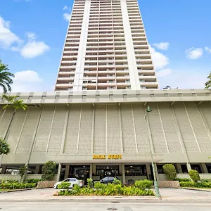 別荘 Royal Kuhio 1602 - Spacious With Stunning Mountain Views In The Heart Of Waikiki!, ホノルル