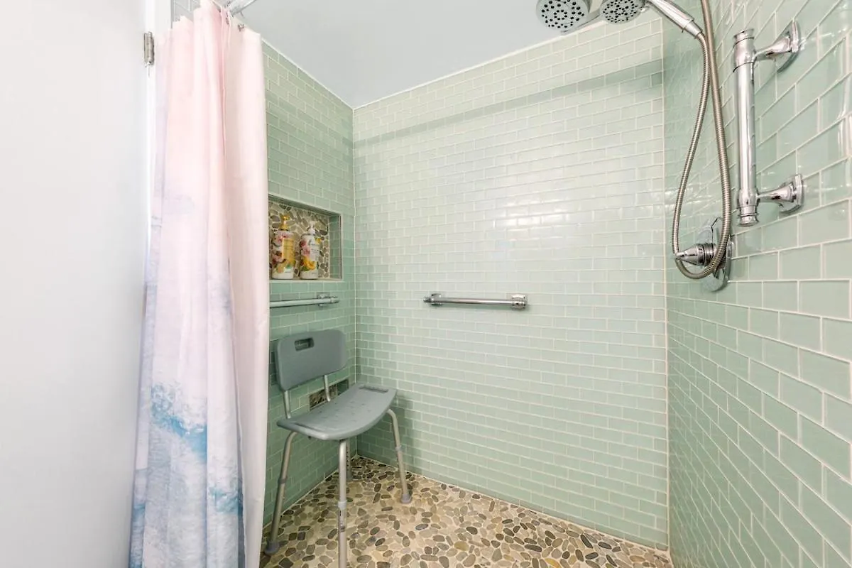 Apartment Bright Beach Style Condo Steps To Pool, Hot Tub And Parking Honolulu